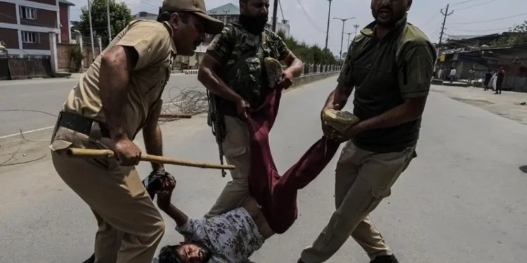 الشرطة الهندية تعتقل عشرات المسلمين لاحتفالهم قبيل يوم عاشوراء بـ كشمير