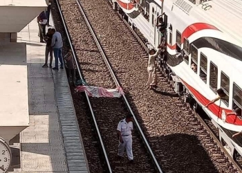 عاجل.. مصرع شخص أسفل عجلات القطار بمحطة طهطا في سوهاج 1