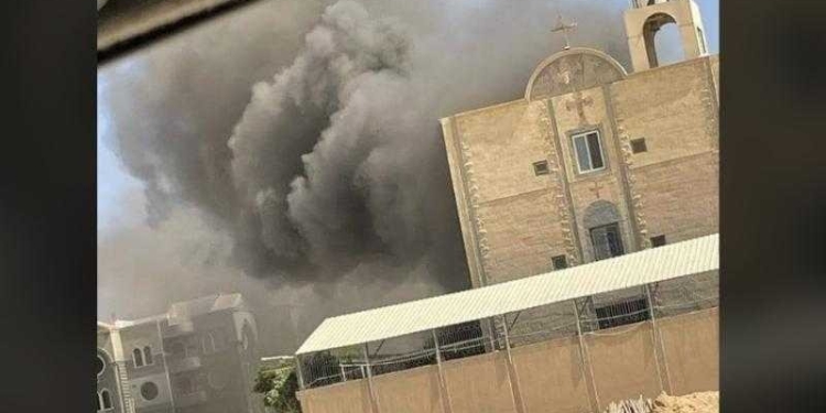 الصحة: الدفع بـ 4 سيارات إسعاف لموقع حريق كنيسة الأنبا بيشوي بالمنيا 1