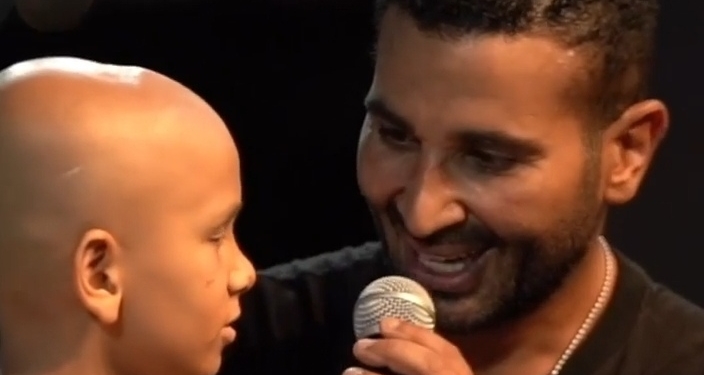 «بعد أغنية يا صاحبي ياجدع».. طفل مصاب بالسرطان يغني مع أحمد سعد 1