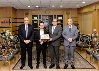 رئيس جامعة المنصورة يكرم أوائل الثانوية العامة من أبناء المحافظة 2
