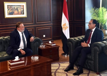 مدبولي يخبر مخافظ المركزي الجديد أن مصر تعطي الأولوية للاستقرار الاقتصادي وتخفيف تأثير الأزمة العالمية