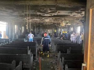 الصحة: الدفع بـ 4 سيارات إسعاف لموقع حريق كنيسة الأنبا بيشوي بالمنيا 3