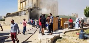 محافظ المنيا ينتقل لموقع حريق كنيسة الأنبا بشوي للوقوف على مستجدات الواقعة