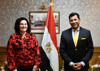 وزير الشباب والرياضة يلتقي مُمثلة هيئة الأمم المتحدة للمرأة في مصر 1