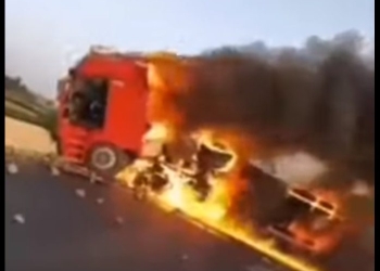السيطرة على حريق سيارة نقل محملة بالاخشاب بطريق الغردقة - غارب دون إصابات 3
