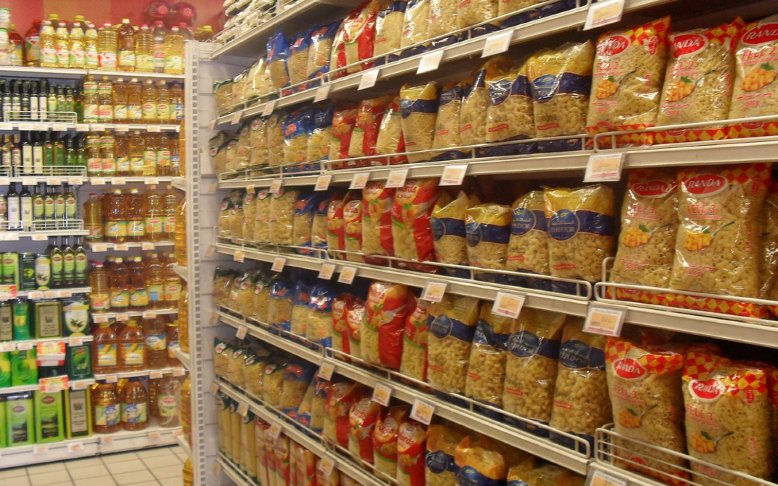 عاجل│ إعلامي يزف خبر سار للمصريين بشأن أسعار السلع الغذائية