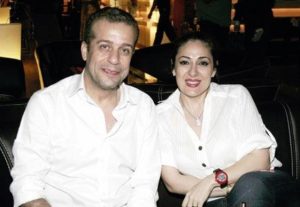 زوجة شريف منير لورا عماد تهاجم بناتها: مبروك عليكم عيلتكم الجديدة 1
