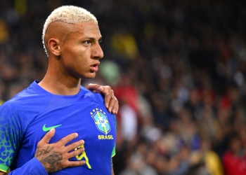 فيفا يدعم مهاجم البرازيل بعد تعرضه للعنصرية في مباراة تونس 9