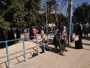 معدية أشمنت| استخراج موتوسيكلات المواطنين بعد غرقها بـ نهر النيل في بني سويف 1
