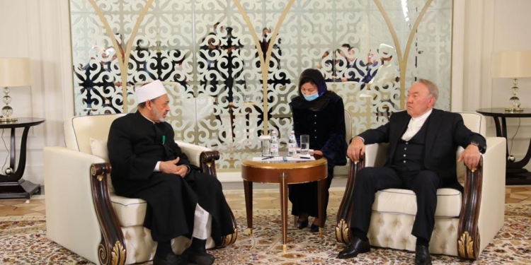 اجتماع شيخ الأزهر مع الرئيس السابق نور سلطان