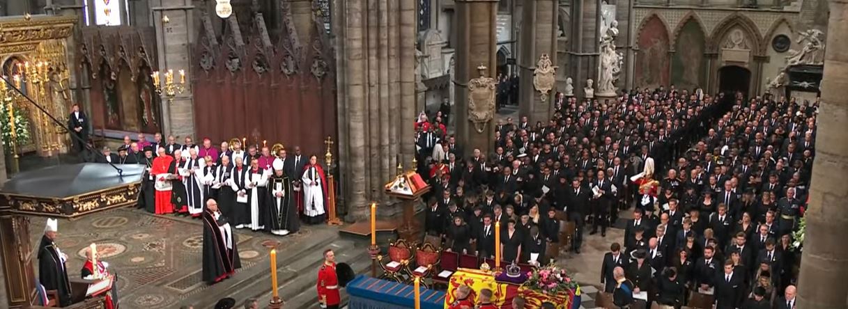 بالبث الماشر.. بدء مراسم جنازة الملكة إليزابيث الثانية بكاتدرائية 1