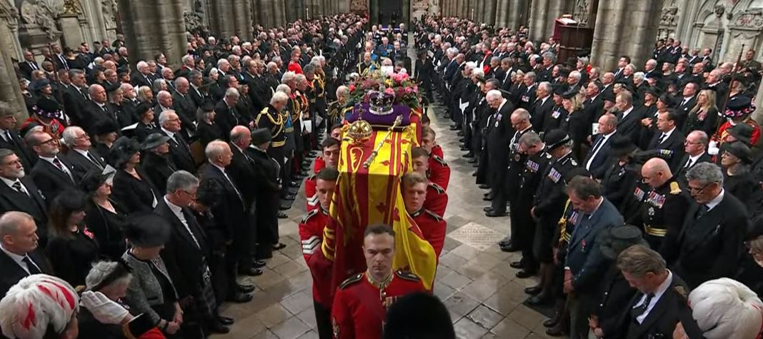 بالبث الماشر.. بدء مراسم جنازة الملكة إليزابيث الثانية بكاتدرائية 3