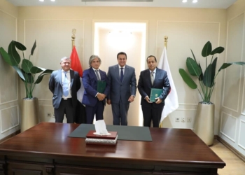 وزير الصحة يشهد توقيع بروتوكول تعاون بين «مدينة الدواء المصرية» وشركة «بلو سان» الإيطالية لتصنيع الأدوية 2