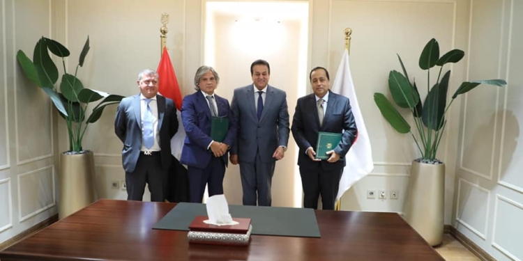 وزير الصحة يشهد توقيع بروتوكول تعاون بين «مدينة الدواء المصرية» وشركة «بلو سان» الإيطالية لتصنيع الأدوية 1