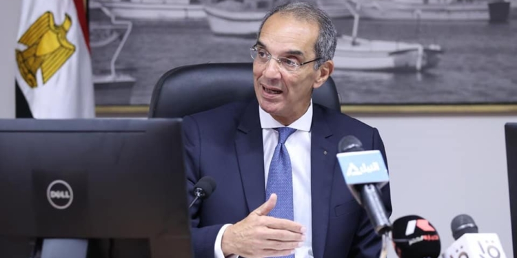 وزير الاتصالات يبحث مع محافظ الإسكندرية مجالات التطوير المؤسسي الرقمي بالمحافظة