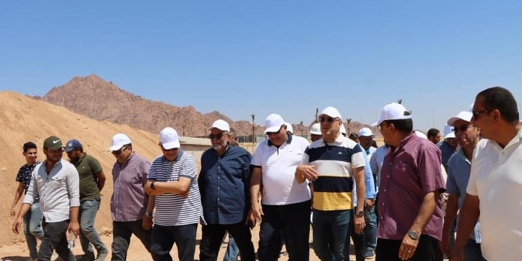 وزير الإسكان يتفقد مشروعات مياه الشرب والصرف الصحى بـ شرم الشيخ 1