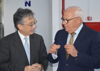 محافظ بورسعيد يزور سفير اليابان لدى مصر خلال زيارته لمصنع الضفائر الكهربائية