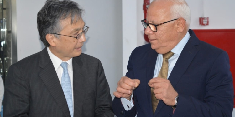 محافظ بورسعيد يزور سفير اليابان لدى مصر خلال زيارته لمصنع الضفائر الكهربائية