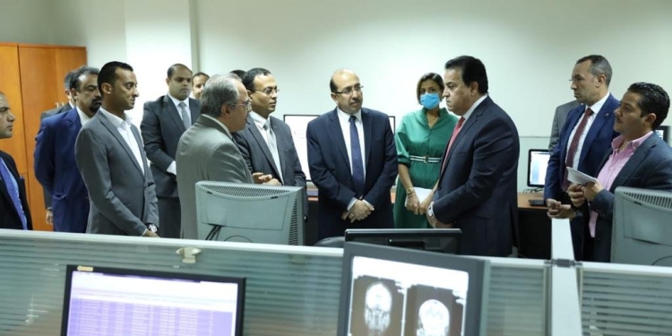 وزير الصحة يتفقد سير العمل في مقر الإدارة العامة للأشعة