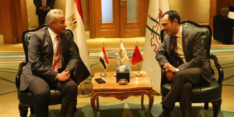 وزير القوى العاملة يلتقي مع نظيره المغربي على هامش مؤتمر العمل العربي