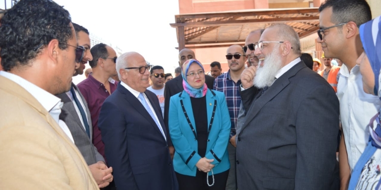 محافظ بورسعيد يفتتح أعمال تطوير مدرسة زيدان سند الأساسية
