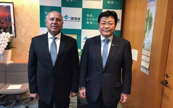 وزير النقل يلتقي مع وزير البيئة الياباني 1
