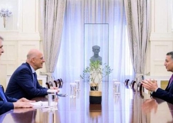 السفير المصري في أثينا يلتقي وزير خارجية اليونان 2