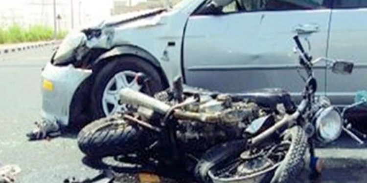 إصابة شخصين اثر حادث تصادم سيارة ملاكي ودراجة نارية بـ الغربية