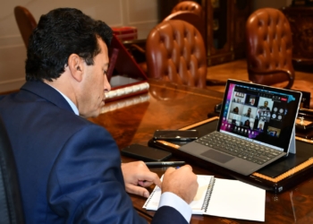 وزير الرياضة يجتمع مع مسئولى مؤسسة "زايد العليا" عبر تقنية الفيديو كونفرانس 1