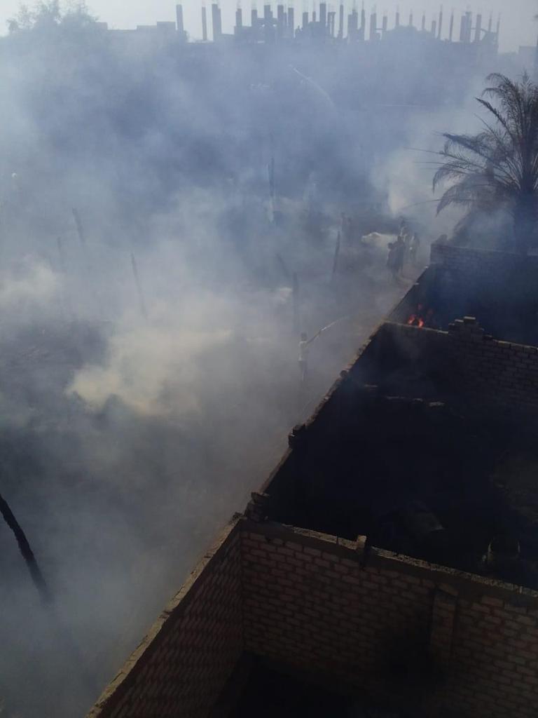 عاجل | حريق في قرية نقنق بـ دار السلام سوهاج يلتهم العديد المنازل 3