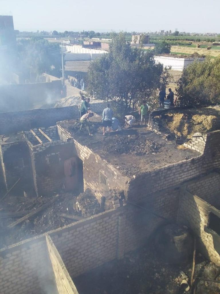 عاجل | حريق في قرية نقنق بـ دار السلام سوهاج يلتهم العديد المنازل 2