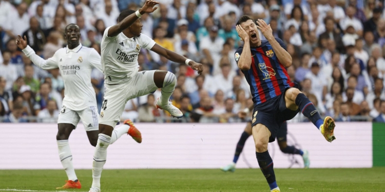 فيران توريس يحرز الهدف الأول لـ برشلونة في مرمي ريال مدريد 1