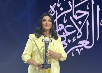 منى الشاذلي تفوز بجائزة الإعلام المرئي بمنتدى الإعلام العربي
