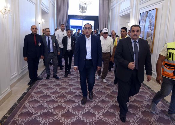 رئيس الوزراء يتفقد مشروعات التطوير بـ مطار شرم الشيخ الدولي 5