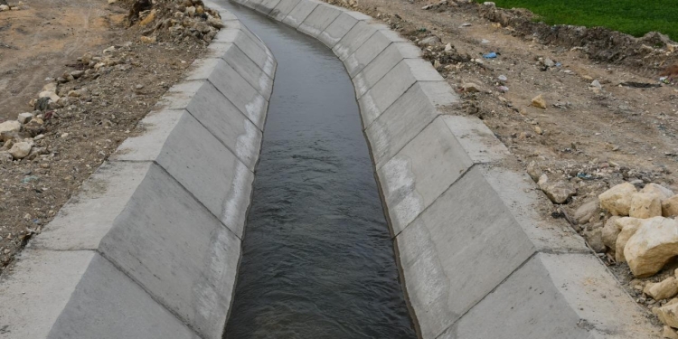 محافظ الفيوم يتابع تنفيذ مشروعات تأهيل المجاري المائية