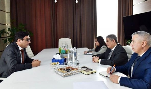 السفير المصري بـ أذربيجان يلتقي مع وزير الشباب والرياضة الأذربيجاني 1