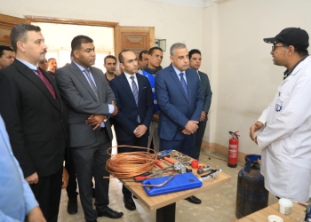 محافظ سوهاج يتفقد فعاليات المبادرة الوطنية لتطوير الصناعة المصرية «ابدأ»