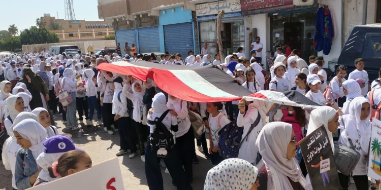 من أجل مناخ أفضل.. 500 فتاة تشارك بـ مارثون المشي بـ جنوب سيناء (صور)