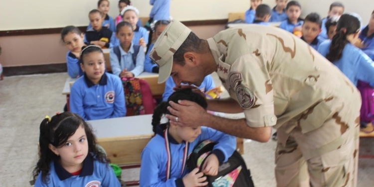 القوات المسلحة تنظم عدد من الزيارات لمرافقة أبناء الشهداء ومصابي العمليات للمدارس