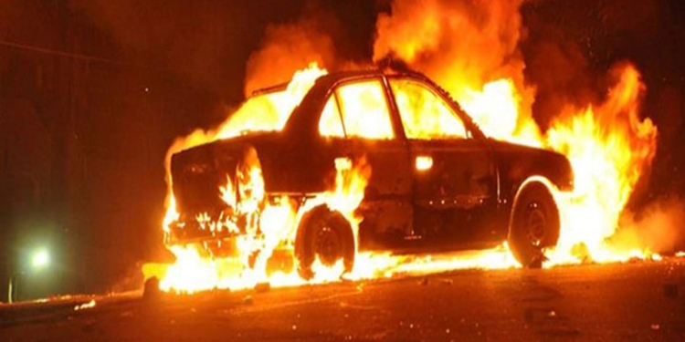 السيطرة على حريق سيارة ملاكي بمدينة 6 أكتوبر فى الجيزة 1