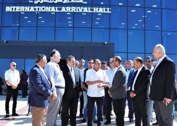 وزير الطيران يوجه بسرعة الانتهاء من أعمال التطوير في مطار سفنكس 6