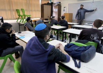بولندا تمنع زيارة الطلاب الإسرائليين لـ مواقع المحرقة وتل أبيب تحتج