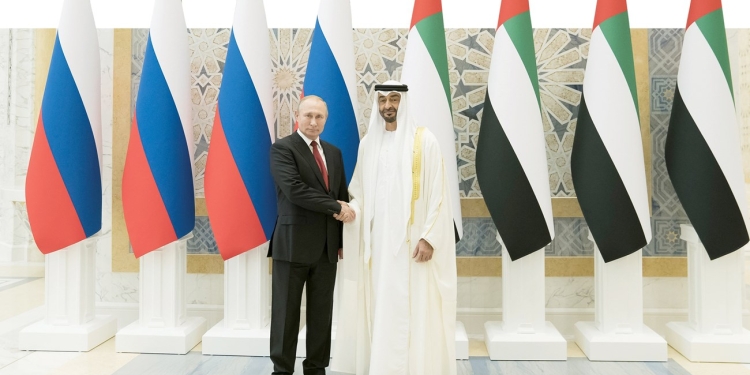 «لنزع فتيل الأزمة».. وساطة عربية بلقاء بن زايد وبوتين في قلب موسكو ومكالمة أمير قطر للرئيس الأوكراني تكشف التفاصيل