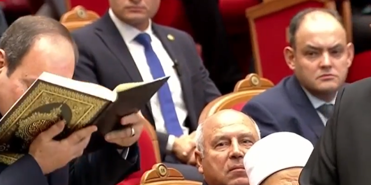 وزير الأوقاف يهدي السيسي كتاب الله بـ مناسبة المولد النبوي