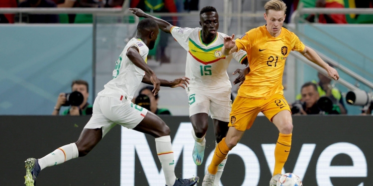 هولندا تخطف فوزا قاتلا من السنغال في كأس العالم 1