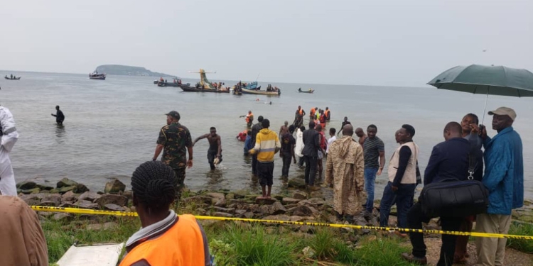 الإذاعة التنزانية: إنقاذ 15 من ركاب الطائرة المنكوبة ببحيرة فيكتوريا 1