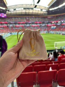 عاجل| توزيع مسك وعود على الجماهير قبل بداية مباراة قطر والإكوادور بـ كأس العالم 3