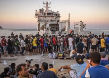 إنقاذ عشرات اللاجئين الفلسطينيين في مياه البحر الأبيض المتوسط