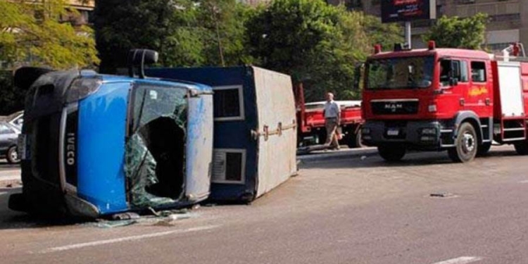 إصابة 26 سجين وأفراد أمن فى حادث انقلاب سيارة ترحيلات بـ محور 26 يوليو 1